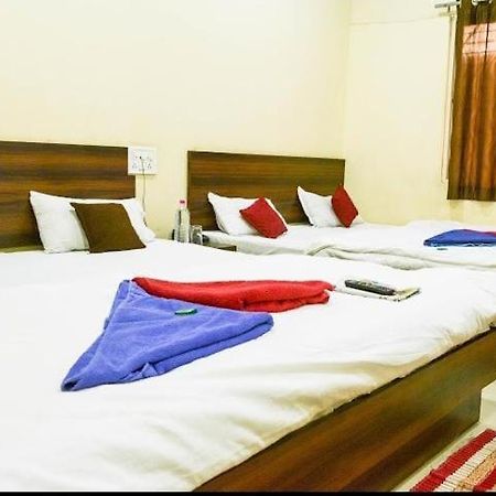 Hotel Bholenath Уджайн Екстериор снимка