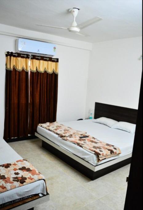 Hotel Bholenath Уджайн Екстериор снимка