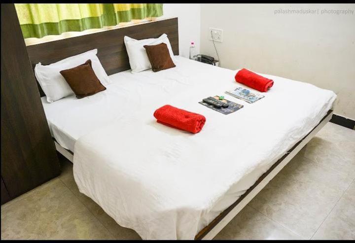 Hotel Bholenath Уджайн Екстериор снимка